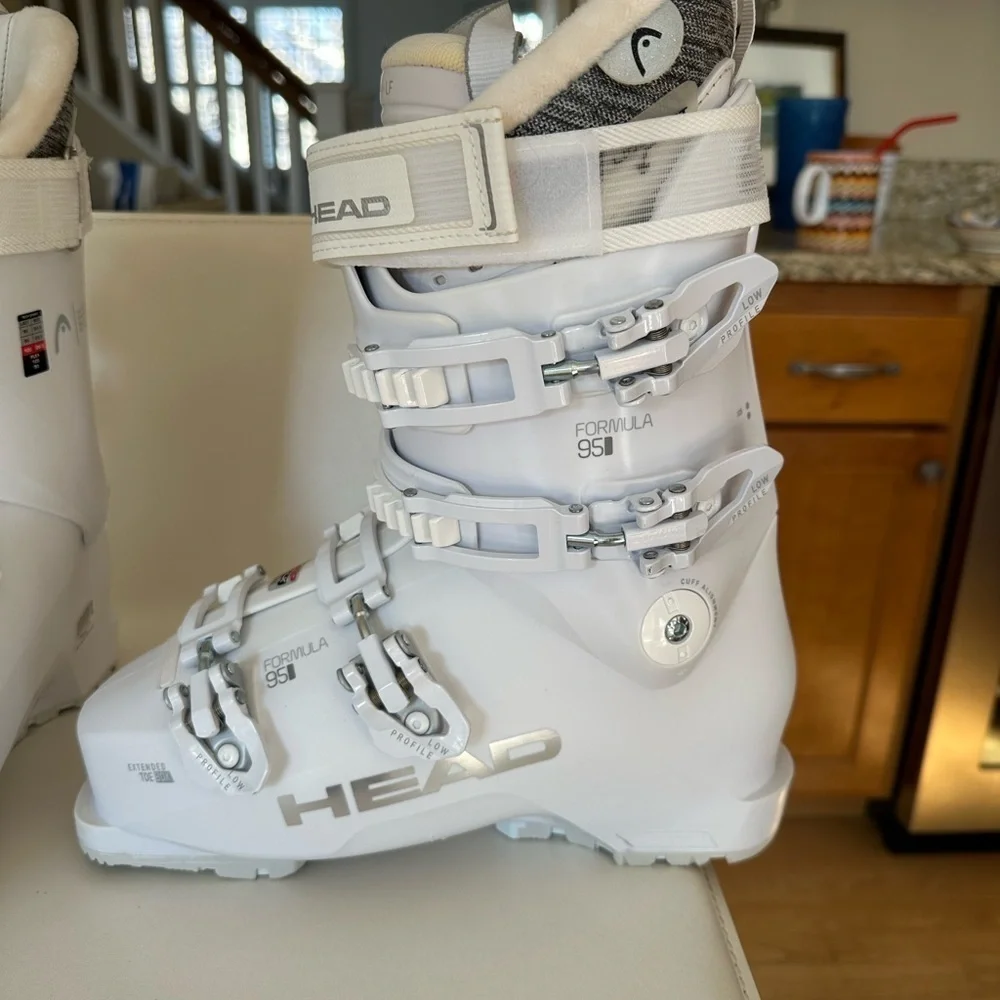 Head women’s FORMULA 95 GW Ski Boots size 26.5 NEW!